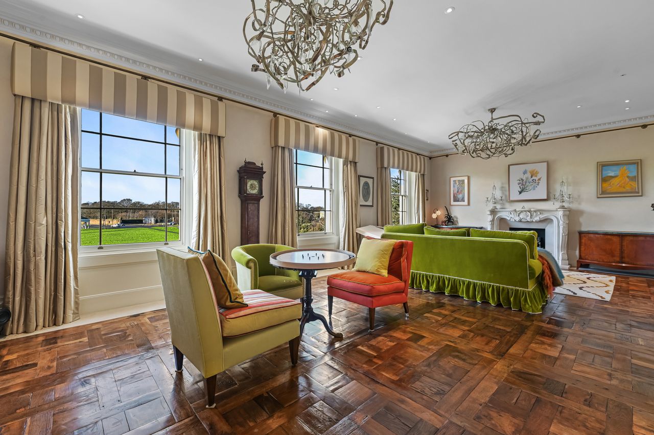 Images of a home in Vanbrugh terrace