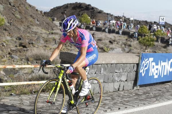 Michele Scarponi (Lampre) tried to match Contador. He failed.