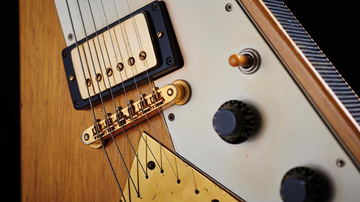 Two PAF humbuckers with gold‑plated covers; three pots in a line (individual volume controls and master tone); three-way pickup selector switch; front‑mounted jack.
