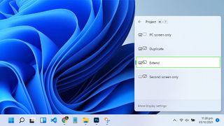 How to connect multiple monitors on Windows 11