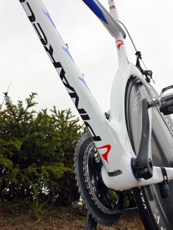 The down tube is fairly narrow but not overly so to retain good front triangle stiffness.