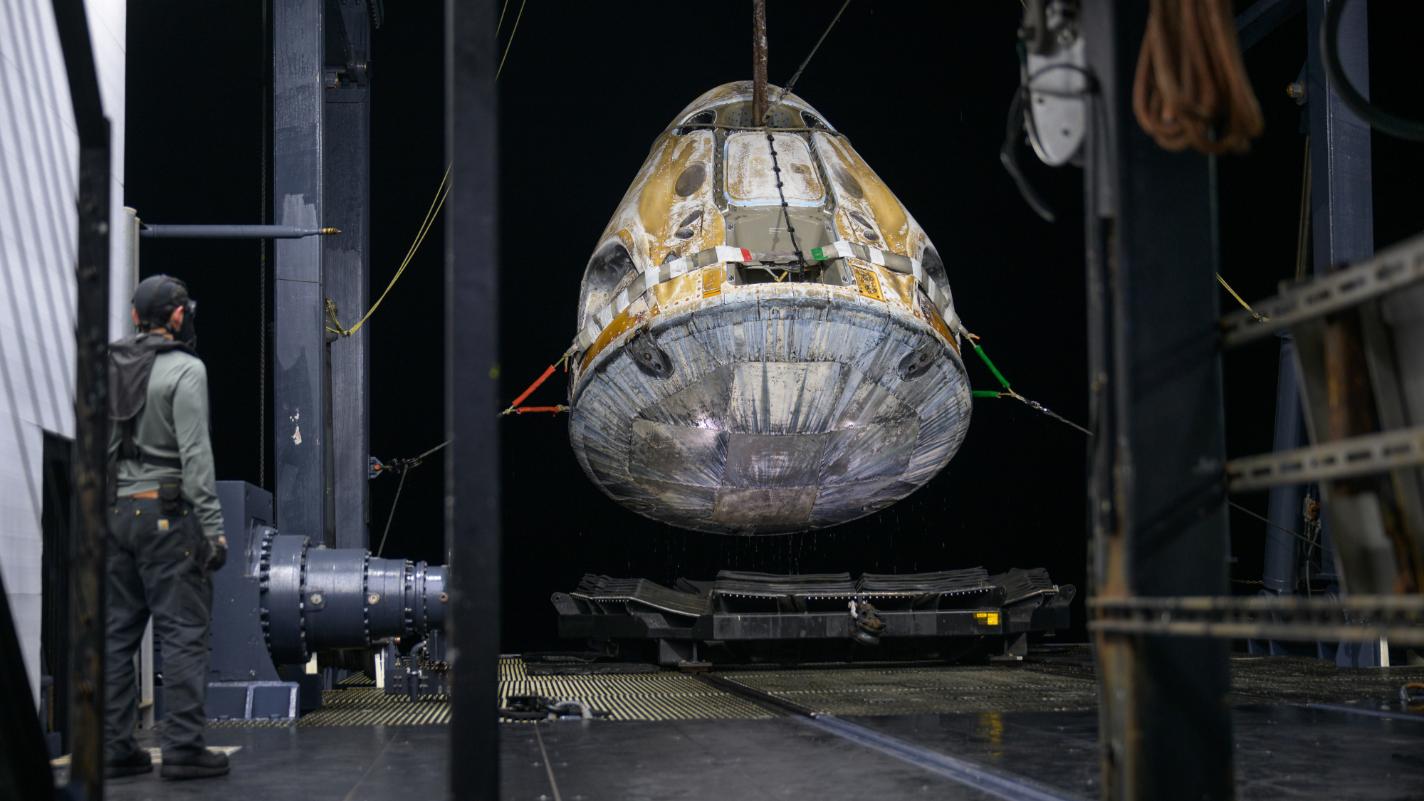 upport teams raise the SpaceX Dragon Endeavour spacecraft aboard the recovery ship SHANNON shortly after it landed with NASA astronauts Zena Cardman, Mike Fincke, JAXA (Japan Aerospace Exploration Agency) astronaut Kimiya Yui, and Roscosmos cosmonaut Oleg Platonov aboard in thePacific Ocean off the coast of Long Beach, Calif.,Thursday, Jan. 15, 2026.