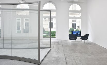 Dan Graham’s latest sculpture/architecture ’pavilion’, Passage Intime, is currently on view