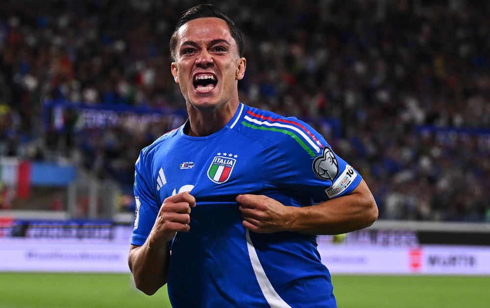 Giacomo Raspadori of Italy celebrates with teammates after scoring his team's third goal during the FIFA World Cup 2026 qualifier match between Italy and Estonia at Stadio di Bergamo on September 05, 2025 in Bergamo, Italy. 