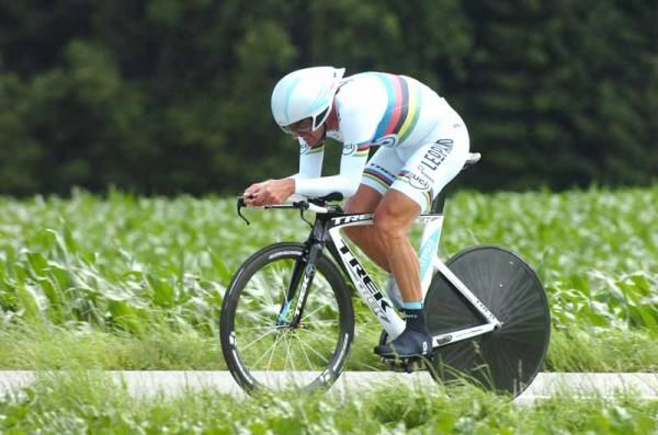 World Champion Fabian Cancellara (Leopard Trek) goes for it