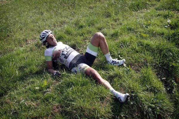 Koen De Kort (Project 1t4i) crashed in the E3 Prijs Vlaanderen