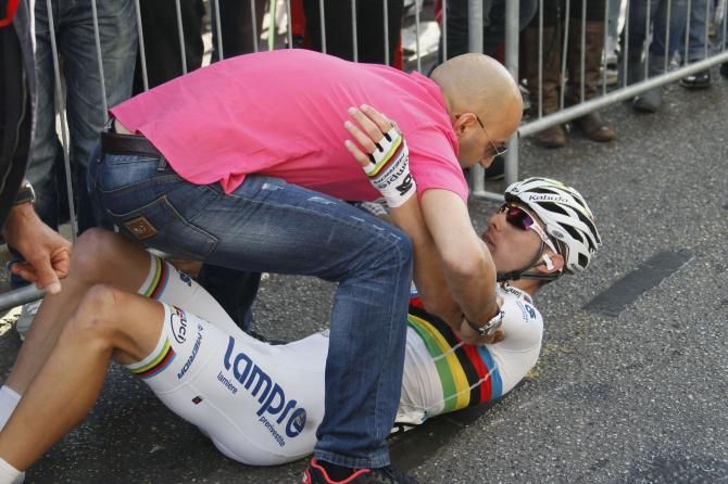 Rui Costa (Lampre-Merida) crashed in the finale