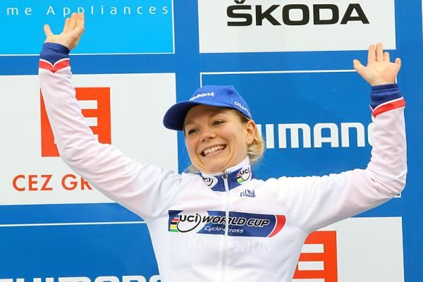 Sanne van Paassen (Rabobank Women Cycling) in the World Cup leader's jersey.