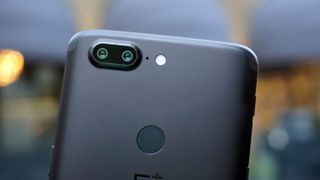  The OnePlus 5T has a dual-lens rear camera with a 16MP and a 20MP lens.