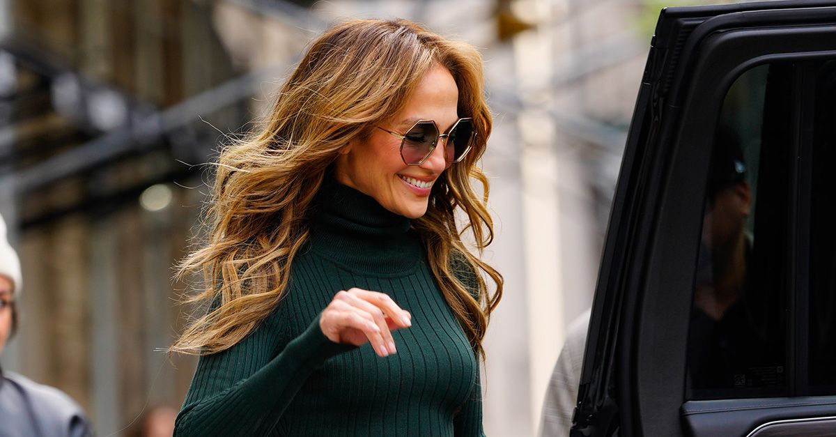 8 ชุดเก๋ไก๋ของ Jennifer Lopez โดยเฉพาะที่อาศัยพื้นฐานระดับสูง