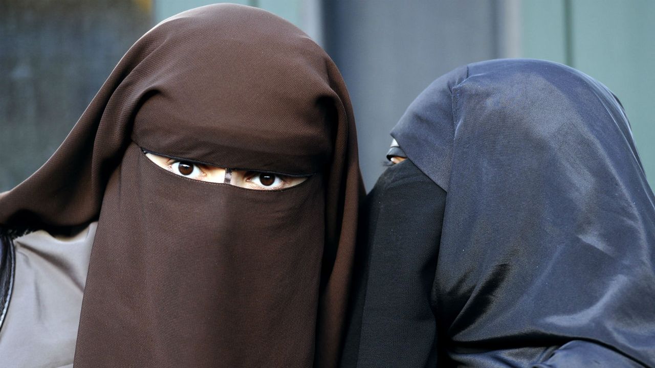 wd-muslim_veil_france_-_miguel_medinaafpgetty_images.jpg