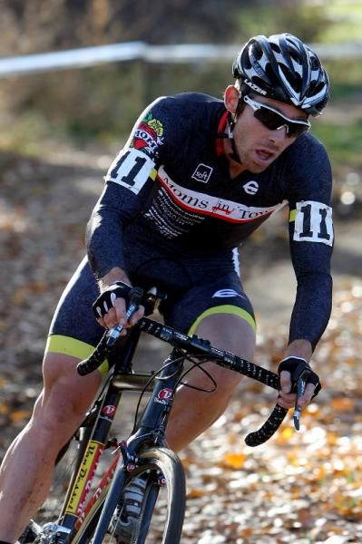 Brad White (Moms in Tow) chases the leaders.