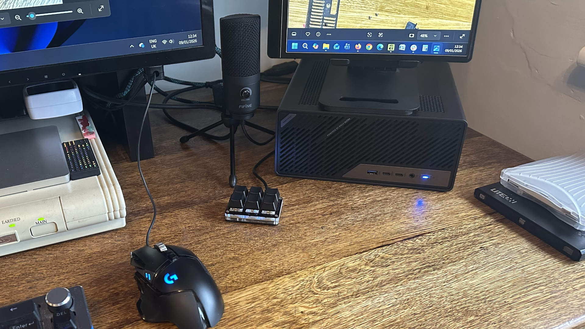 Minisforum MS-02 Ultra mini workstation hands-on testing