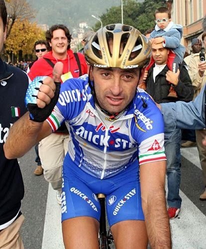 Paolo Bettini (Quickstep) celebrates his victory in Como