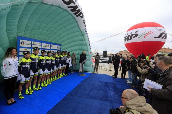 The Vini Fantini - Nippo - De Rosa team