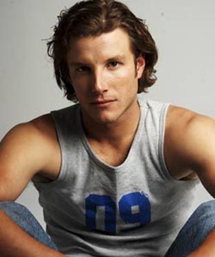 New Home and Away hunk is no Summer Bay stranger