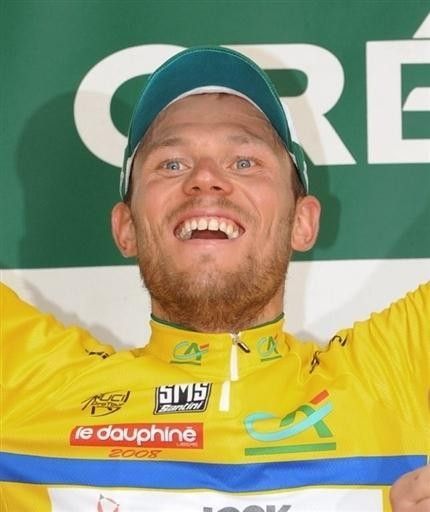 Norwegian Thor Hushovd (Cr&eacute;dit Agricole) takes over the overall leadership after the finish of stage one.
