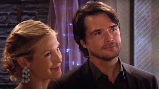 Kelly Rutherford as Lily and Matthew Settle as Rufus on Gossip Girl.