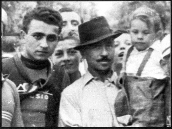 1950: 18 year old Ernesto Colnago (L) wins the Coppa Caldirola;.