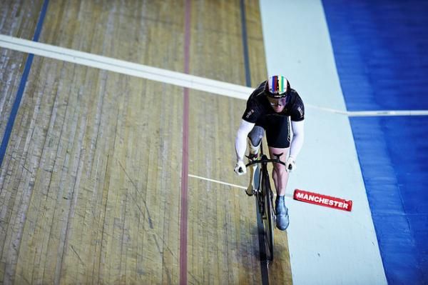 Sprinting out of the saddle in the first lap of the Kilo.