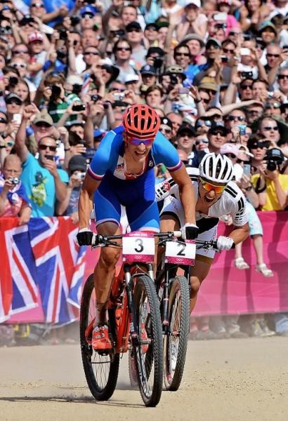 Jaroslav Kulhavy (Czech) outsprints Nino Schurter (Swizterland) in an exciting sprint finish
