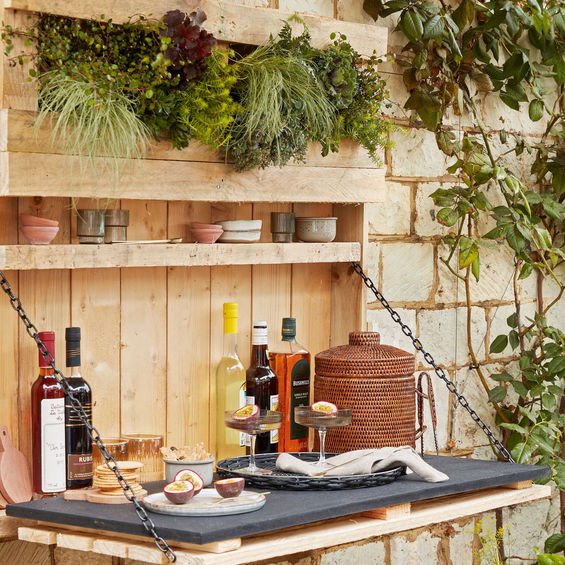 small garden with palette bar