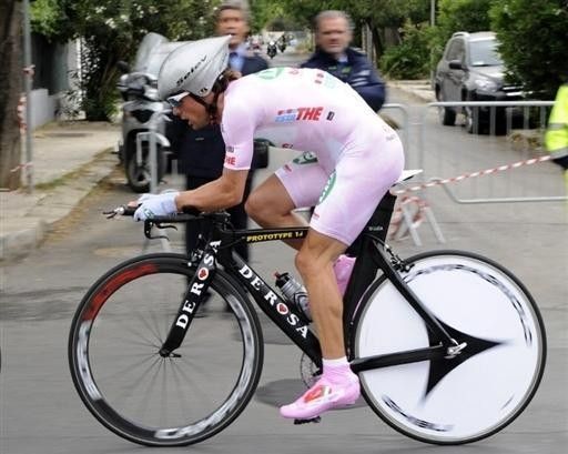 Danilo Di Luca (LPR Brakes) wore the pink jersey as defending champion.