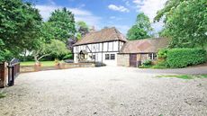 901e8k5x-new-front-exterior-for-diamond-farm-cox-hill.jpg