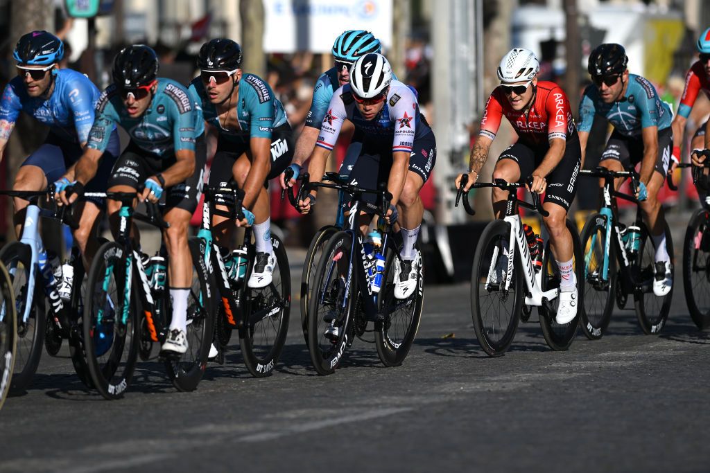 PARIS FRANCE JULY 24 LR Fabio Jakobsen of Netherlands and QuickStep Alpha Vinyl Team and Hugo Hofstetter of France and Team Arka Samsic compete during the 109th Tour de France 2022 Stage 21 a 1156km stage from Paris La Dfense to Paris Champslyses TDF2022 WorldTour on July 24 2022 in Paris France Photo by Dario BelingheriGetty Images