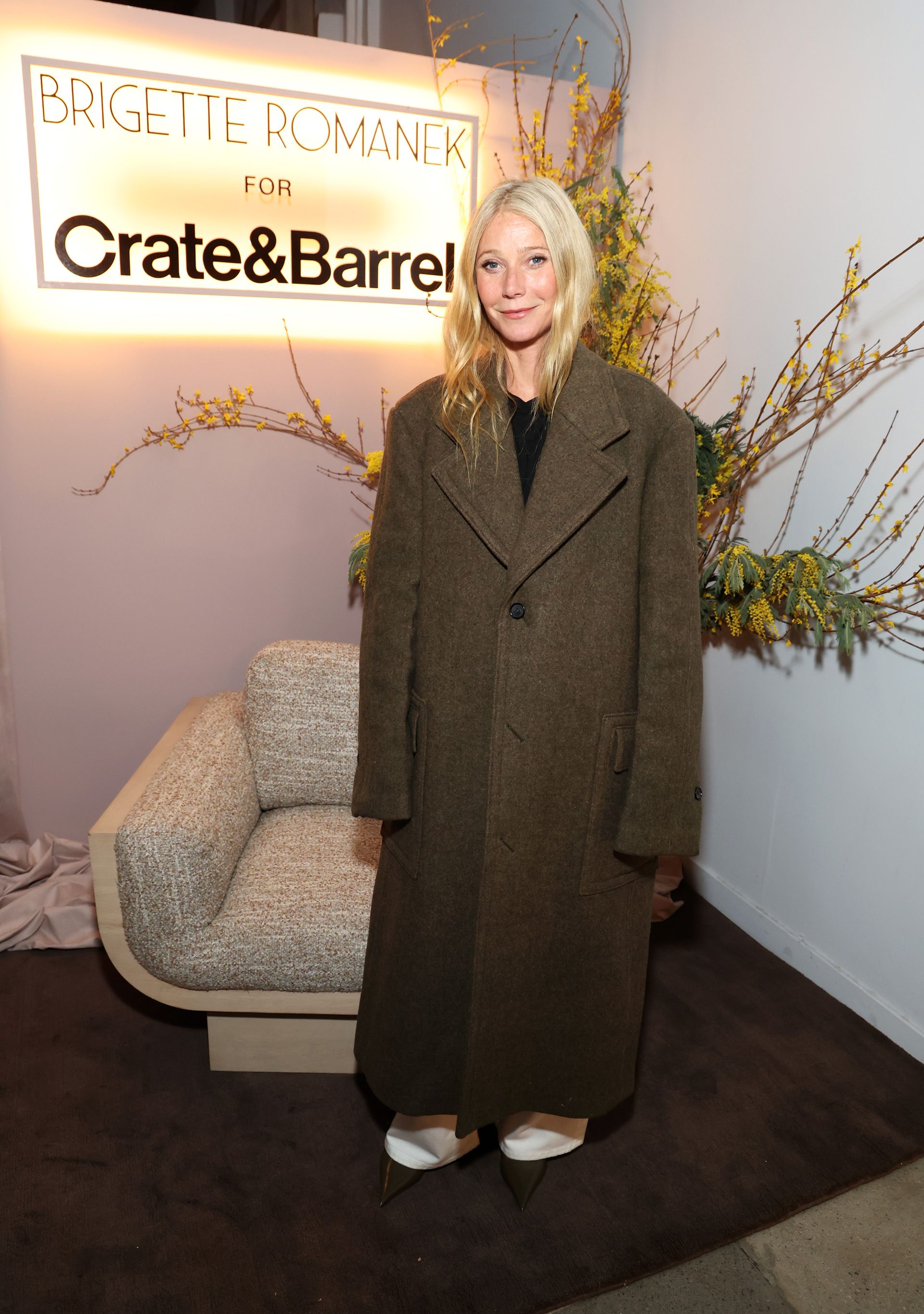 Gwyneth Paltrow wears olive green heels.