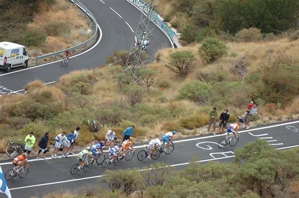 The leaders climb in the mountains