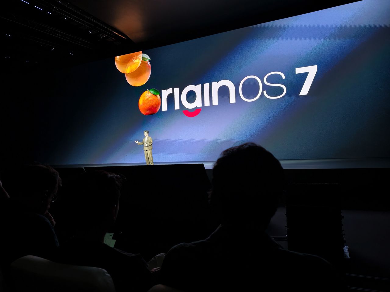 Vivo X500 Pro Max and G2 Ultra 4.7x teleconverter sample gallery: person presenting on stage