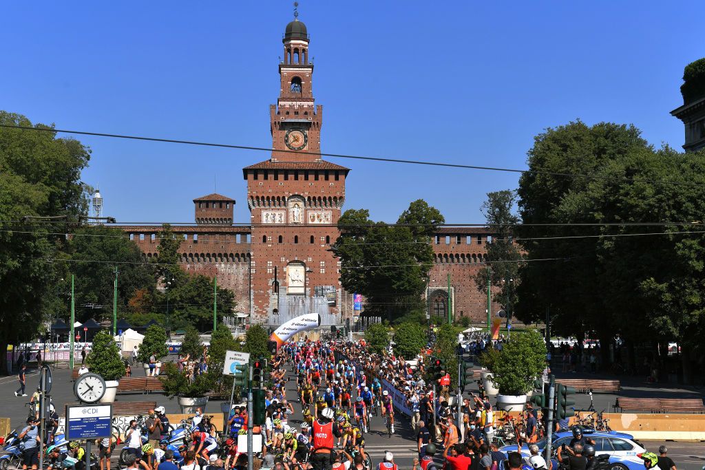 The riders set off for 305km in the saddle