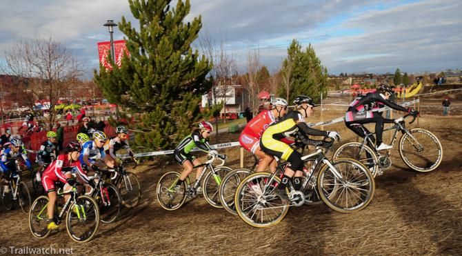Elite women head out onto the dirt