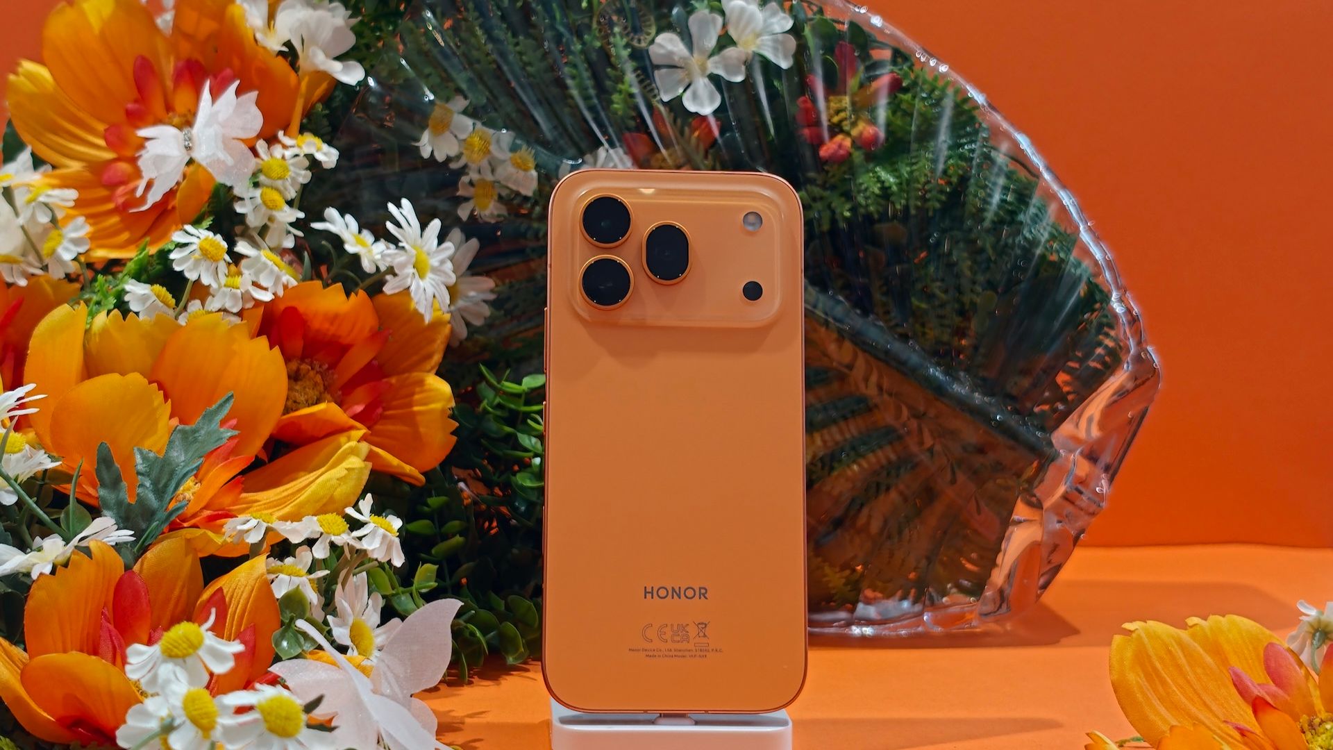 Honor 600 Pro in black, white and orange