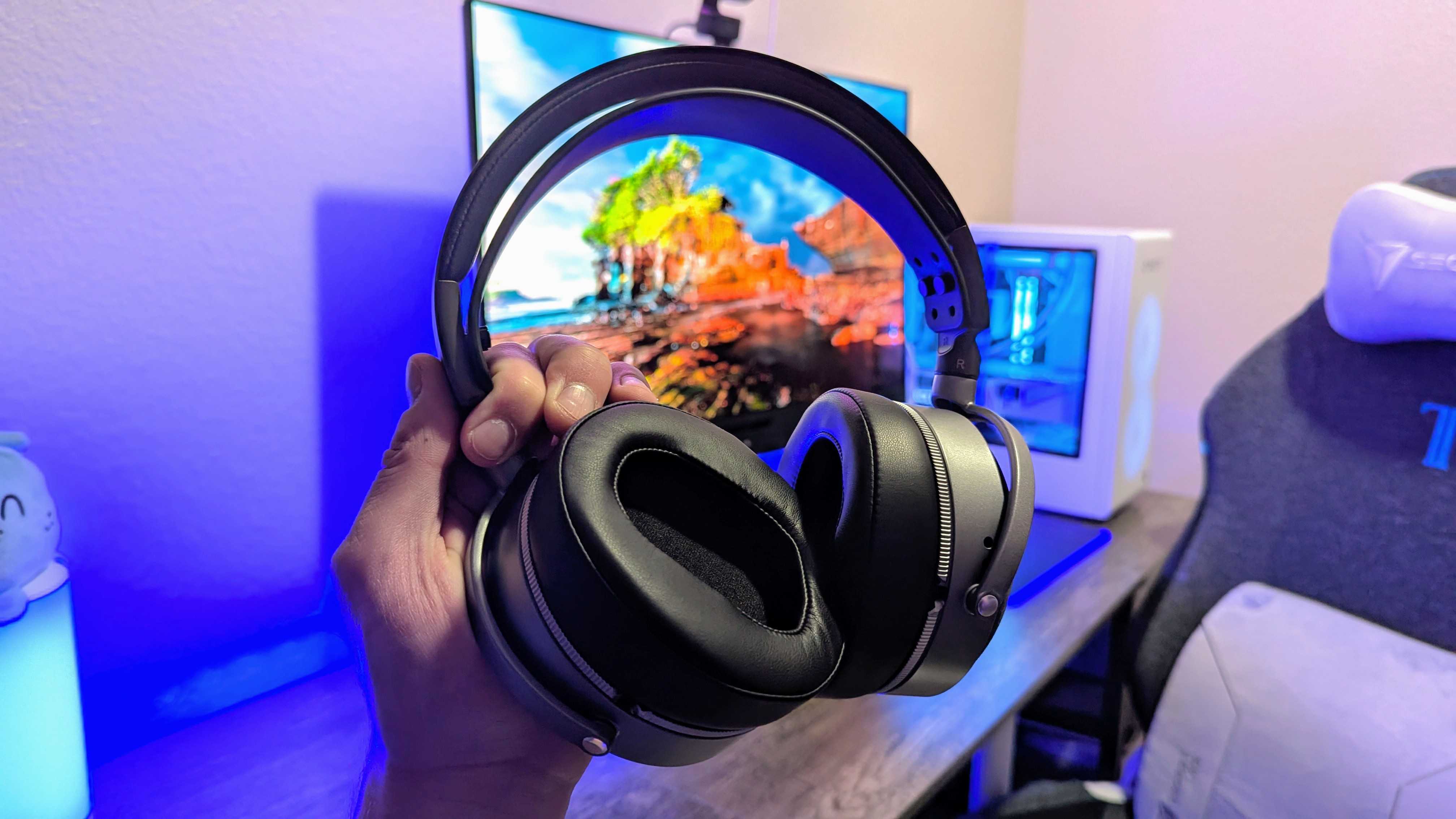Image of the Audeze LCD-S20 wired headphones.