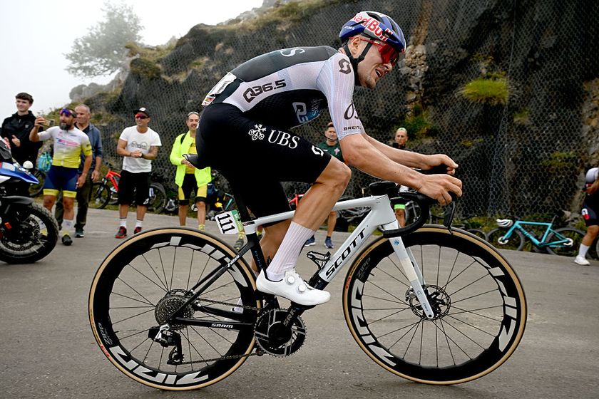 L&#039;ANGLIRU, SPAIN - SEPTEMBER 05: Thomas Pidcock of Great Britain and Team Q36.5 Pro Cycling competes in the chase group during the La Vuelta - 80th Tour of Spain 2025, Stage 13 a 203.7km stage from Cabezon de la Sal to L&#039;Angliru 1556m / #UCIWT / on September 05, 2025 in L&#039;Angliru, Spain. (Photo by Dario Belingheri/Getty Images)