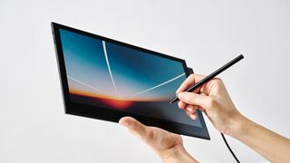 Wacom vence a Apple al lanzar su primera tableta OLED