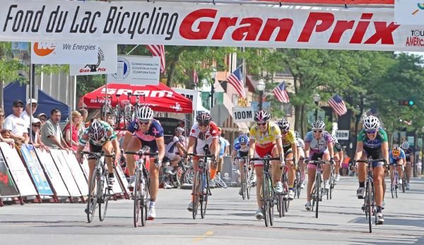 The field sprint in Fond du Lac won by Carrie Cash-Wooton (VBF)