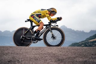 Jonas Vingegaard en route to victory during the 2023 Tour de France time trial