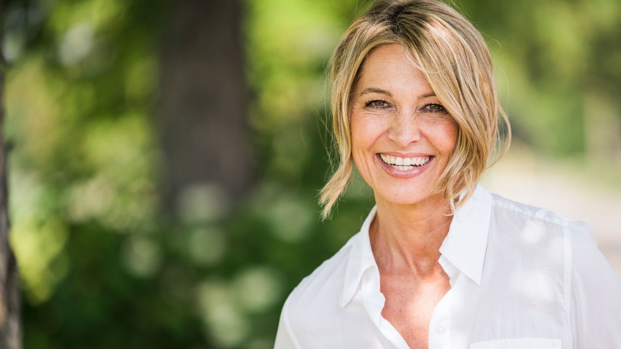 woman smiling with blonde hair 