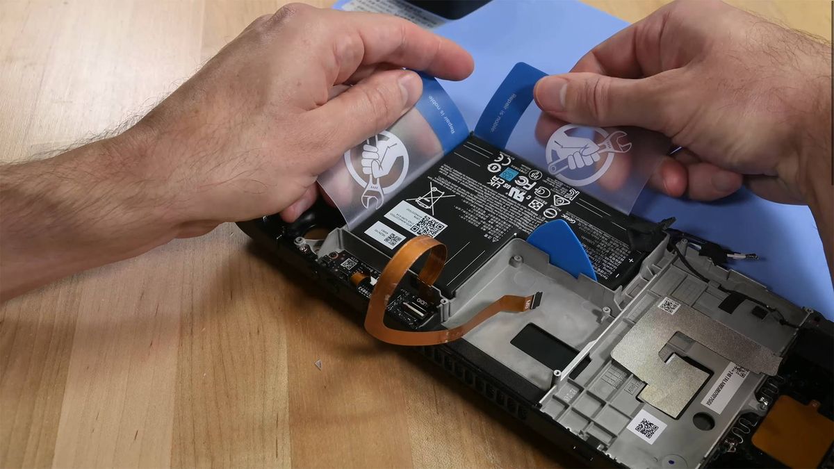 Valve partners with iFixit so you can replace Steam Deck parts by