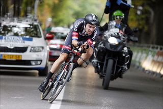 Tom Dumoulin rides his way into the red jersey (Sunada)