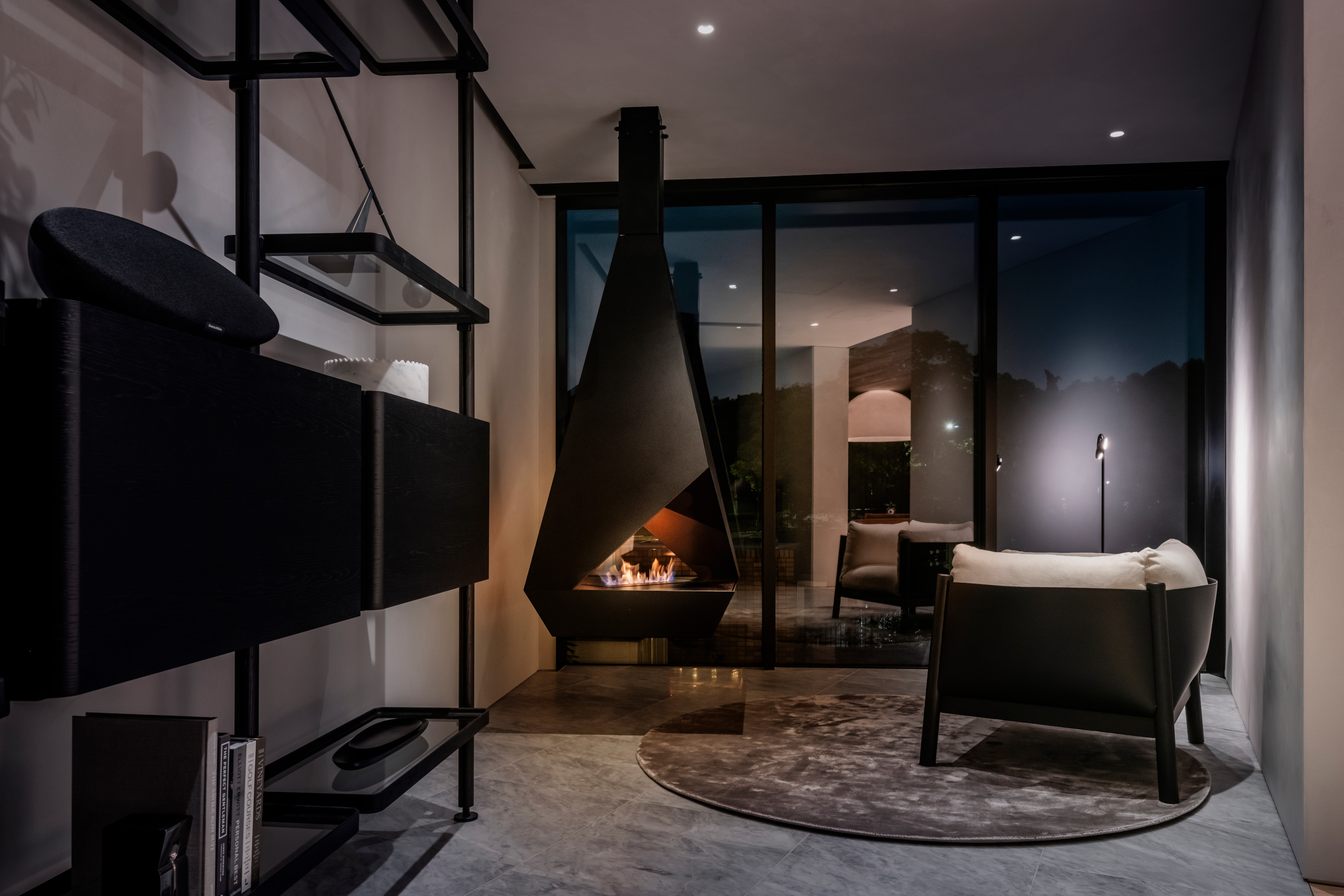 The study at N°001 Minami Aoyama