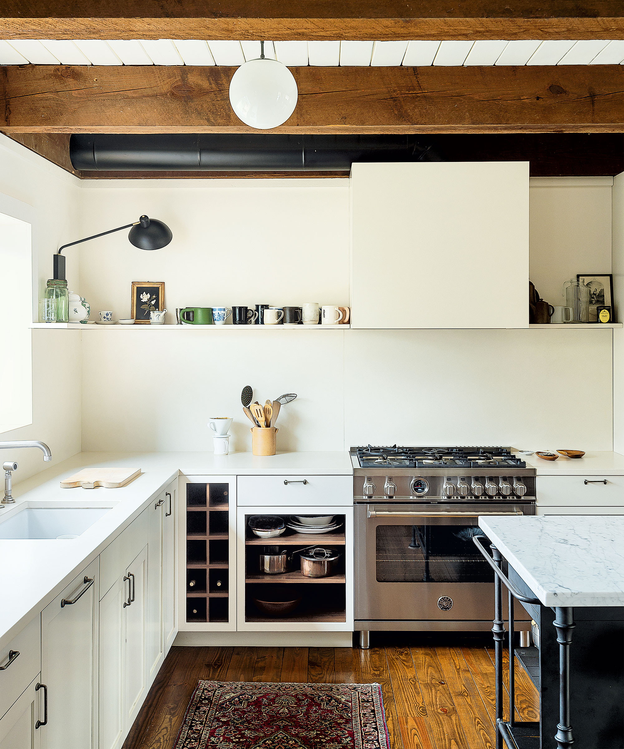 Kitchen trends with open shelving and white walls