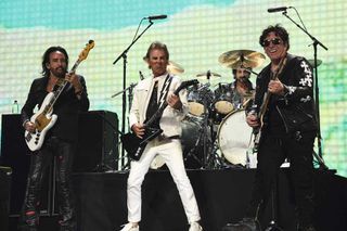 Marco Mendoza, Jonathan Cain and Neil Schon onstage