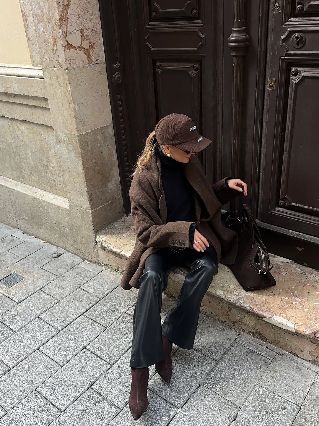 woman wearing non-outdated outfit in 2026