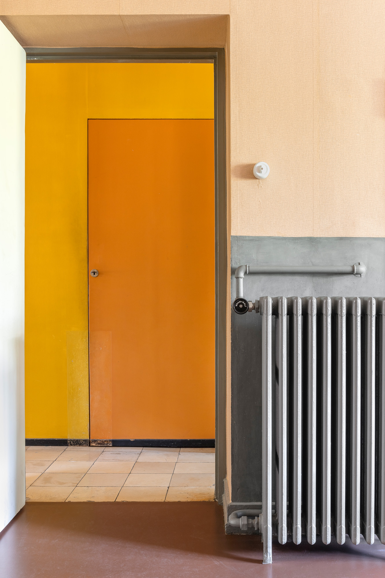 modernist interior of Neues Frankfurt house with colourful walls and 20th century furniture