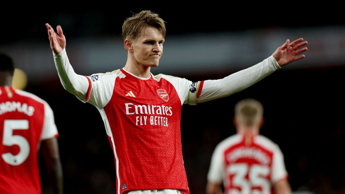 Martin Odegaard of Arsenal celebrates scoring his team&#039;s first goal during the Premier League match between Arsenal FC and Luton Town ahead of their Champions League clash with Bayern Munich 