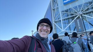 Lance taking a selfie in front of the Galaxy AI sign at Galaxy Unpacked 2025